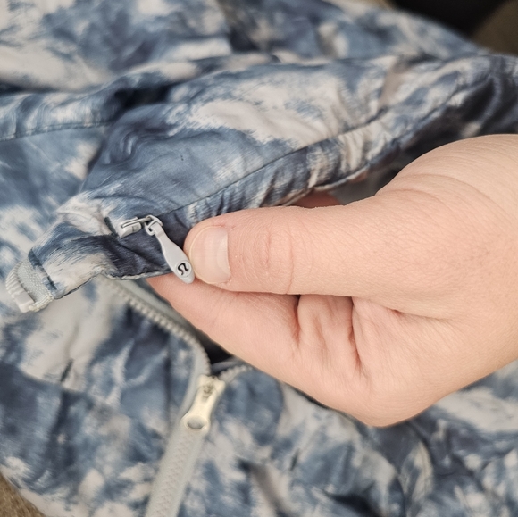 Lululemon Windbreaker - Picture 3 of 13